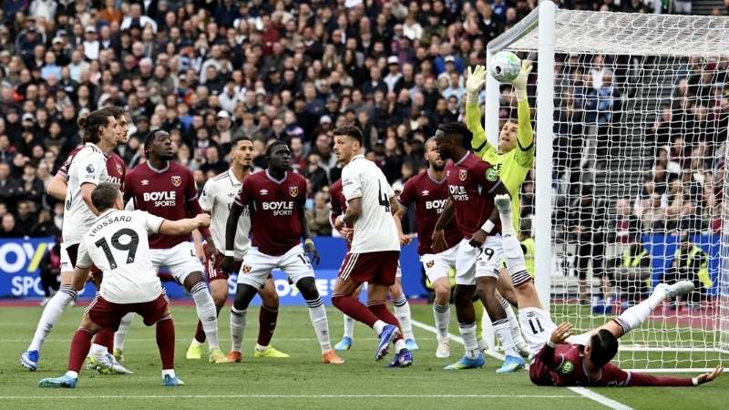 Arsenal ép sân cực lớn, sút dội cột nhưng vẫn bị cầm hòa 0-0 sau hiệp 1.