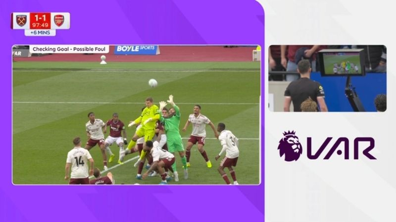 VAR hủy bàn gỡ của West Ham, Arsenal thắng kịch tính 1-0 sau trận cầu tranh cãi.